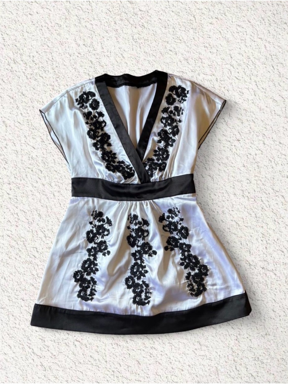 Black & White Embroidered V-Neck Short Sleeve Top